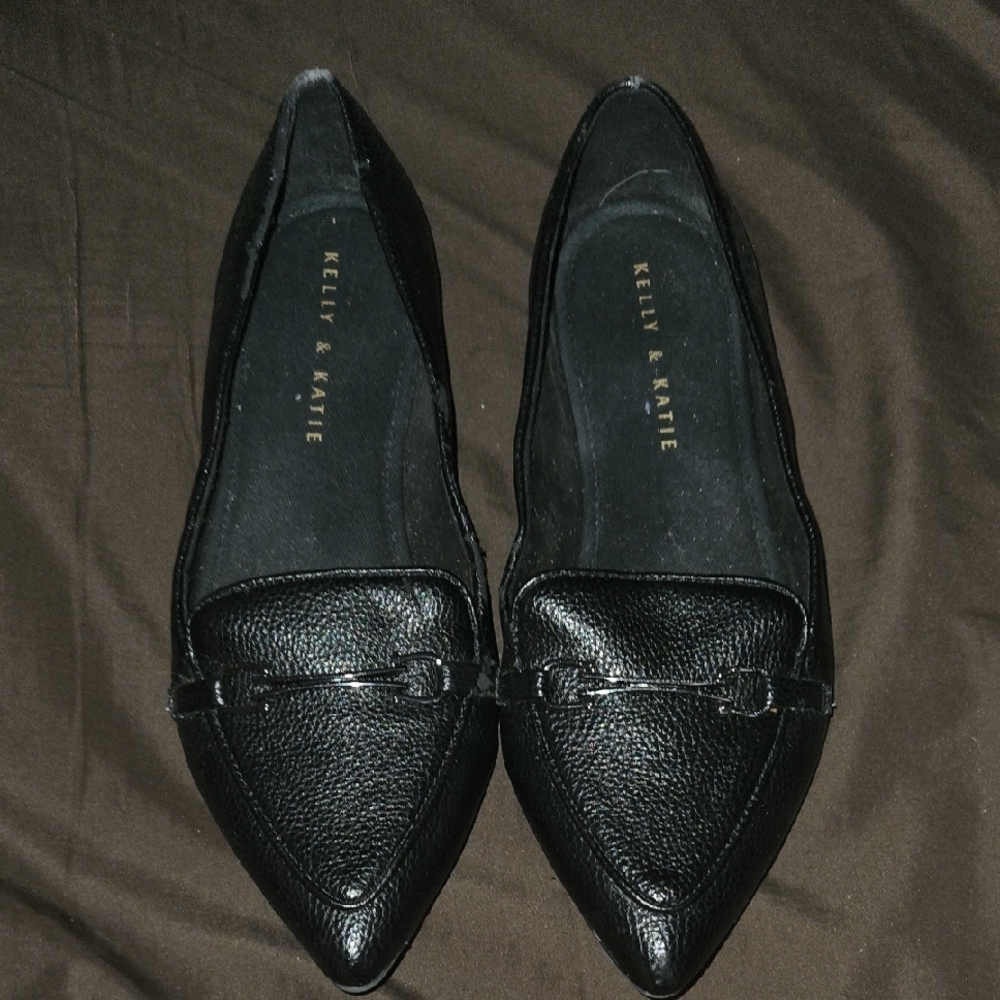 Kelly & Katie Black Pointed Loafers